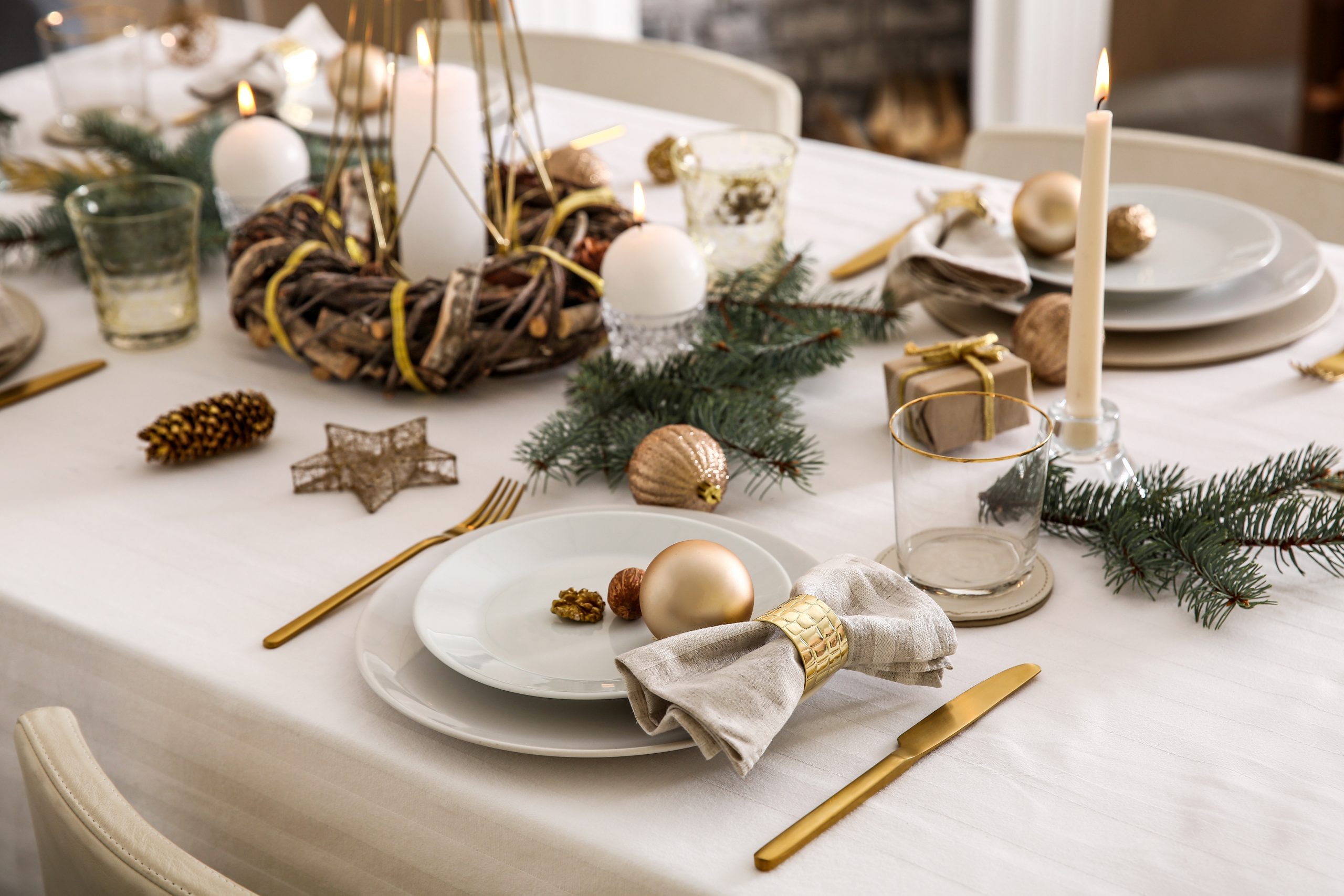 Christmas dinner table clearance settings